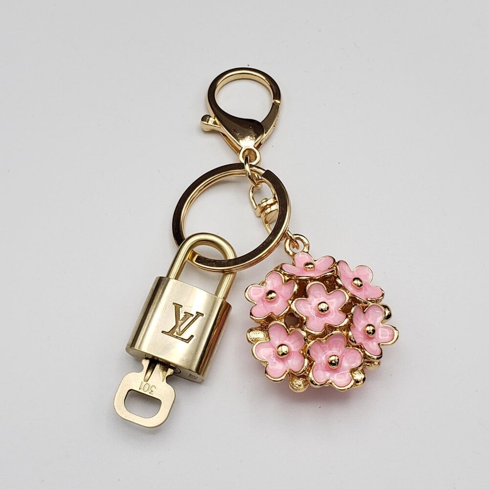 LV Gold Padlock 🔑 Authentic Louis Vuitton Charm + Unbranded Flower Keychain - Picture 6 of 11